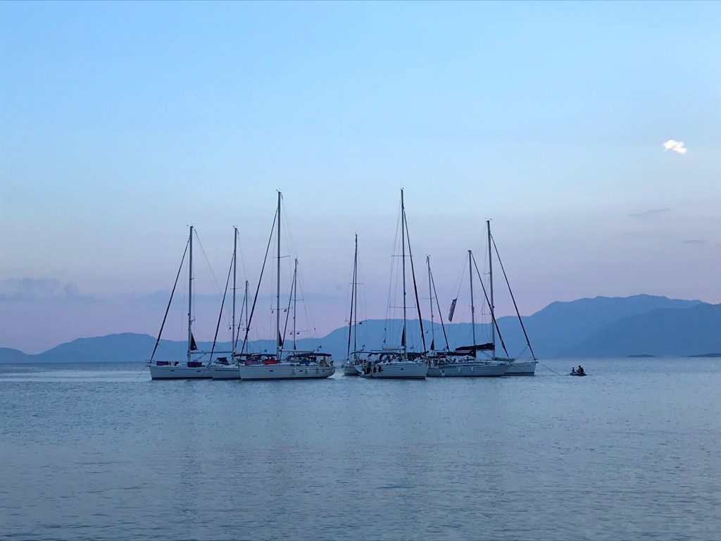 flottielje zeilen in griekenland uitzicht