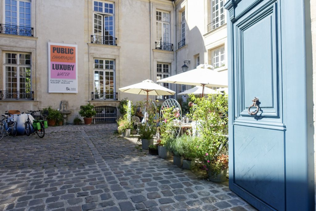 Parijs Binnenplein zweeds instuut Parijs Cafe Suedois